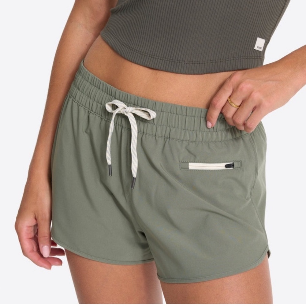 ISO DO NOT BUY - ISO Vuori clementine 2.5” shorts in pistachio size small